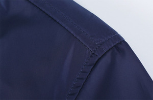 Blouson d'aviateur d'hiver léger pour hommes conçu sur mesure Fermeture à glissière de haute qualité Col montant respirant Service OEM - Product Image 4