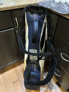 Sac de golf TaylorM-ade Pro 8-Way Carry Stand avec capuche de pluie, couleur blanche, fabriqué au Tennessee - Product Image 3