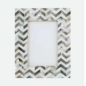 กรอบลายดอกไม้สไตล์เฮอริเทจใหม่ ทำจากเปลือกหอยมุก ผลิตด้วยมือโดยช่างฝีมือชาวอินเดียผู้เชี่ยวชาญ - Product Image 5