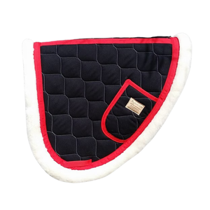 Tapis de selle de dressage matelassé personnalisé le plus vendu avec poche et fourrure - Product Image 1