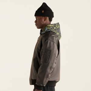 Veste de vol classique en cuir pour homme-Cuir véritable avec design vintage Parfait pour les vêtements décontractés élégants et les passionnés d'aviation - Product Image 2