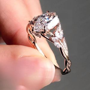 Anillo de Compromiso y Boda de Plata de Ley 925 con Moissanita para Mujer, Banda de Una Sola Piedra, Diseño Elegante Marquise, Lujo con Engaste de Garras - Product Image 1