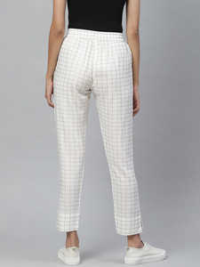 Pantalon confortable pour femmes en rayonne blanche à carreaux, coupe régulière, tissu doux, vêtement décontracté pour le quotidien, le bureau et les voyages - Product Image 4