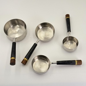 Juego de 4 Tazas Medidoras Multifuncionales de Acero Inoxidable 202 para Aceite, Leche y Herramientas de Medición de Cocina - Product Image 1