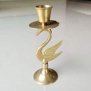 Portavelas de metal martillado con superficie texturizada y atractivo antiguo hecho para decoración de eventos o espacios de meditación - Product Image 2