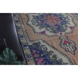 Alfombra Turca Vintage de 4.4x6.7 pies (133x204 cm), Alfombra de Lana Azul con Diseño Floral - Product Image 3