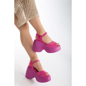 Suins bianca da donna con suola zeppa sandali in pelle scamosciata