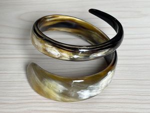 PULSERAS Cuerno de búfalo natural Puños, brazaletes y pulseras hechos de cuerno de búfalo real, disponible en una variedad de - Product Image 4