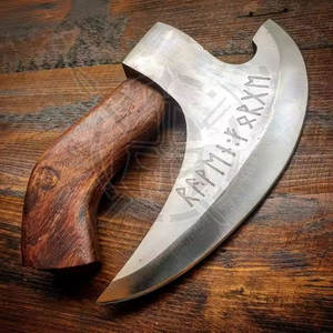 Cortador de hacha para pizza al aire libre personalizado de grado Industrial, cortador de acero al carbono con mango de madera de Fresno y Funda de cuero - Product Image 3