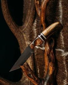 Cuchillo de caza de alta calidad regalo hecho a mano negro recubierto de polvo hoja de acero al carbono mango de madera personalizable OEM para padre madre - Product Image 6