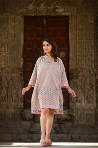 Vestido de verano con estampado de bloques florales hechos a mano, silueta holgada ecológica, 100% de algodón, manga acampanada completa, informal para uso diario - Product Image 4