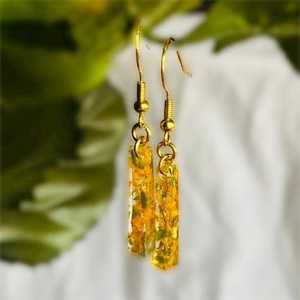 Vente en gros de boucles d'oreilles rondes en résine pour femmes, motif d'amour élégant Design de Noël parfait pour les cadeaux d'affaires et les projets d'artisanat de bricolage - Product Image 3