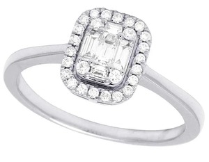 Excellente qualité Bague de fiançailles pour femme en argent sterling avec diamant Moissanite baguette ronde disponible au meilleur prix - Product Image 3