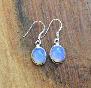 ต่างหูเงินแท้ประดับมิลค์กี้โอปอลไลท์ รูปทรงวงรี ทำด้วยมือ สำหรับผู้หญิง - Product Image 3