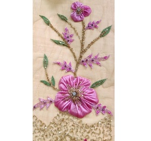 Tissu en dentelle perlée fine avec travail de fil et paillettes pour les décorations Lehenga adaptées aux projets personnalisés de vêtements ethniques et de mariée - Product Image 1