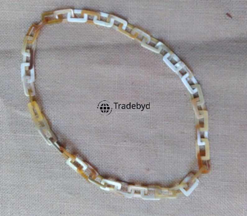 Available in different colore