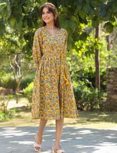 Vestido de manga larga estampado floral ajustado y acampanado estampado a mano amarillo mostaza elegante con cuello en V y borla - Product Image 5