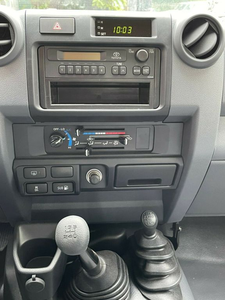 LandCruiser GRJ78 HARDTOP 2020, Manual, SUV Oscuro, 7 Velocidades, Techo Corredizo, Portaequipajes de Aluminio, Motor 4.1-6L - Product Image 5