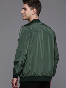 Coupe-vent personnalisé d'hiver en gros pour hommes vestes pour hommes de grande taille vestes pour hommes en Nylon uni en Satin Bomber pour hommes - Product Image 2