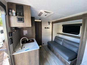 Autocaravana F-o-r-e-s-t R-i-v-e-r V-i-k-i-n-g 17FQS usada del 2021, lista para vender - Product Image 4