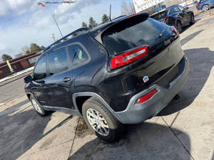 Voiture d'occasion abordable Jeep Cherokee Sport 2015 conduite à gauche - Product Image 6