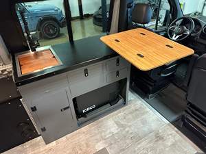 Sprinter 2500 4x4 2022, 1 Dueño, Turbodiésel V6, 4WD, Equipamiento de Alta Gama, Conversión a Camper - Product Image 4