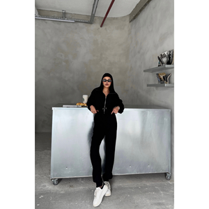 Conjunto Deportivo de Tela Negra, Regalo para Personas Activas - Product Image 2