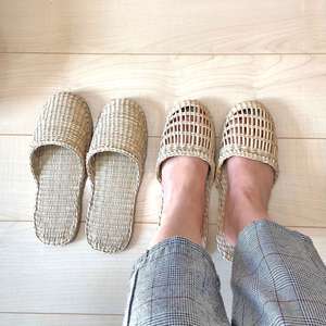 Sandalias con logotipo personalizado, zapatos de algas marinas tejidos a mano, chanclas planas de paja para el baño, accesorios para hombres - Product Image 4