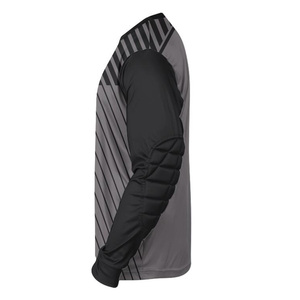 เสื้อฟุตบอลผ้าโพลีเอสเตอร์100% เสื้อป้องกันแขนยาวพร้อมหมายเลขโลโก้เสื้อยืดระบายอากาศแห้งเร็ว - Product Image 5