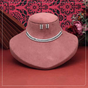 Conjunto de collar y pendientes de piedra negra con cadena ajustable Aleación plateada - Product Image 2