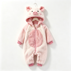 Mono de bebé personalizado de peluche con diseño de cerdo rosa, pelele de bebé con capucha de cerdo de lana, disfraz de cerdo para recién nacido. - Product Image 1