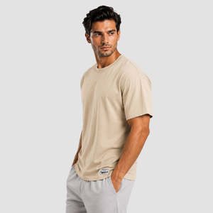 เสื้อยืดคอตตอน 100% รุ่น Essential Flow สีเบจ ทรงปกติ ออกแบบหลวมๆ สำหรับออกกำลังกาย พิมพ์ลาย หมายเลขรุ่น - Product Image 3