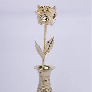 Elegante florero de resina dorada, artículo decorativo duradero para oficina, hotel y decoración residencial - Product Image 1