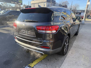 SUV EX AWD Crossover 2018 Sorento d'occasion en excellent état, 6 vitesses, transmission automatique, moteur V6 3.3L, 290 ch, extérieur gris - Product Image 5