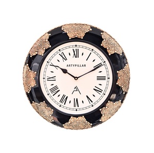 Horloge murale au design unique en bois naturel pour une ambiance chaleureuse et confortable à la maison Disponible au meilleur prix du marché - Product Image 2