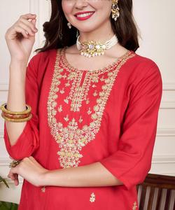 Nuevo diseñador Diamond Silk Cotton Top bordado a mano con manga larga y hermoso cuello Bordado a mano y pantalón tejido Dupatta - Product Image 2