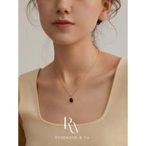 Collana Trendy con Pendente in Opale Nero, Forme Geometriche a Cuore e Numeri, Catena in Acciaio Inossidabile Placcato Oro con Diamanti - Product Image 3