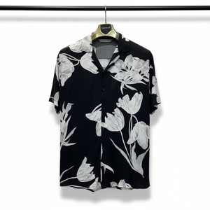 Chemise à manches courtes pour homme, motif floral moderne, coupe décontractée, tissu satiné, tenue élégante pour l'été, les vacances et les loisirs - Product Image 1