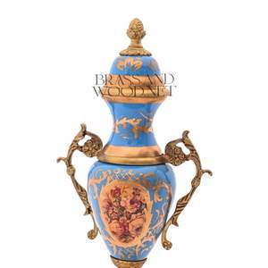 Ensemble de centre de table en porcelaine bleue antique et en laiton avec des vases ornés recouverts, décoration vintage de luxe artisanale - Product Image 2