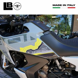 Per Husqvarna Norden 901 2024: Adesivi Protettivi 3D Impermeabili su Misura per Serbatoio, Logo e Protezioni Laterali Compatibili con il Modello 2024 - Product Image 4