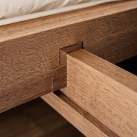 Lit en bois minimaliste japonais Zen réglable, cadre de lit plateforme à profil bas, rembourrage en tissu écologique pour une chambre à coucher paisible