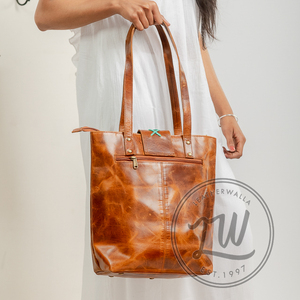 LW Handcrafted 2024 Fashion Custom Sac de messager en cuir de vachette Motif géométrique Sac à bandoulière Bouton Hommes Hiver Printemps Automne - Product Image 3