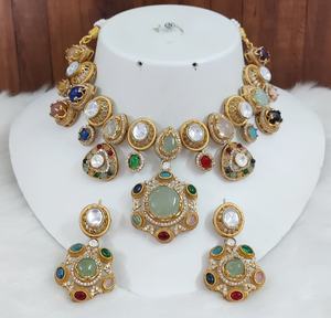 Conjunto de Collar de Primera Calidad Inspirado en Sabyasachi, Perfecto para Bodas, Celebraciones Festivas, Conjunto de Fiesta con Hermosas Piedras - Product Image 5