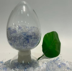 Copos de PET con Tinte Azul Claro, Materia Prima Plástica Reciclada, Copos de Botellas PET, Suministro a Granel - Product Image 1