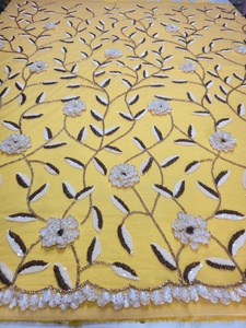 Tissu en filet floral 3D de haute qualité, brodé, style croisé, respirant, avec pétales métalliques et perles faites à la main pour accessoires - Product Image 3