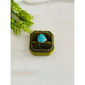 Bague en turquoise de Kingman du sud-ouest et argent sterling, taille 7.75, incrustation sertie clos sur acier inoxydable avec placage or rose 18 carats, cadeau - Product Image 1