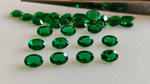 พลอย zambia สีเขียวมรกตสีเขียวตัดรูปไข่อัญมณีทรงวงรี8X10mm 6X8mm สำหรับใช้ในห้องปฏิบัติการ - Product Image 5