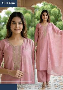 Nuevo Kurti de Tela Viscosa Vetican con Plazo, Ropa Étnica Moderna para un Estilo Versátil en la Oficina, la Universidad y Eventos - Product Image 5