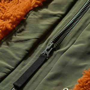 Veste polaire Sherpa élégante pour hommes avec capuche chaude et poches utilitaires Vêtements d'hiver High Street avec logo sur le devant - Product Image 4