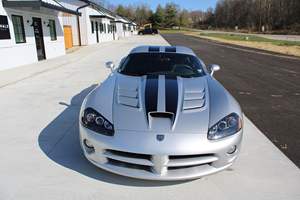 ข้อเสนอส่วนลด รถดอดจ์ ไวเปอร์ เอสอาร์ที-10 รุ่นวีโอไอ-10 ปี 2009 แบบคูเป้ มือสอง - Product Image 3